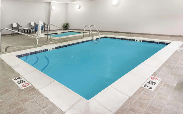 Wingate by Wyndham St. Charles