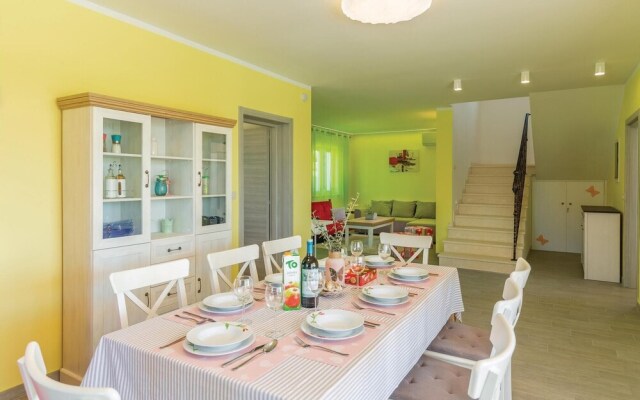 Nice Home in Vodnjan with Hot Tub, WiFi & 4 Bedrooms