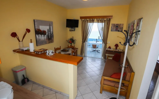 Agios Georgios - 2 Beds - Sleeps 5 - Free Parking