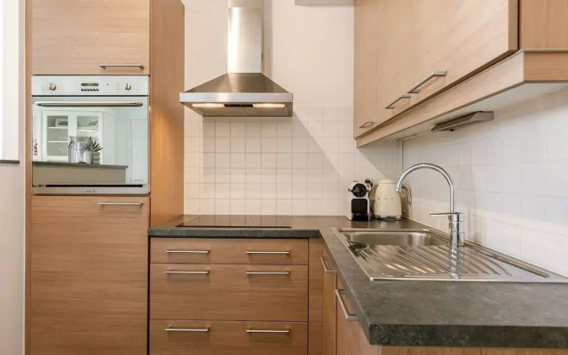 Cozy Apartment for 4 With Parking