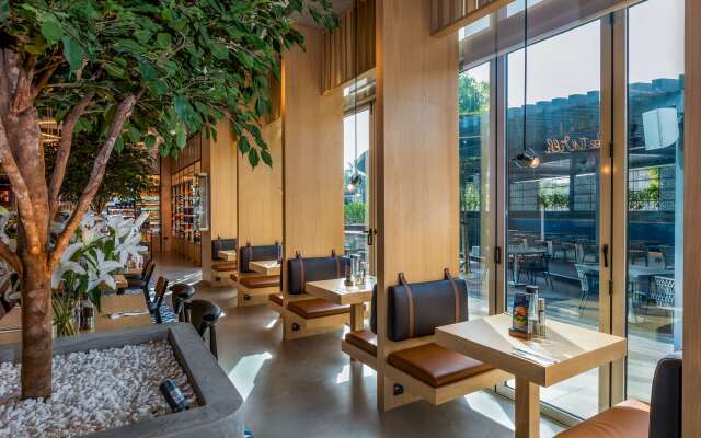 Radisson Red Dubai Silicon Oasis