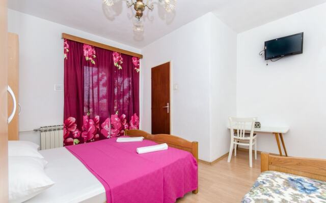Apartment and Rooms Ivan