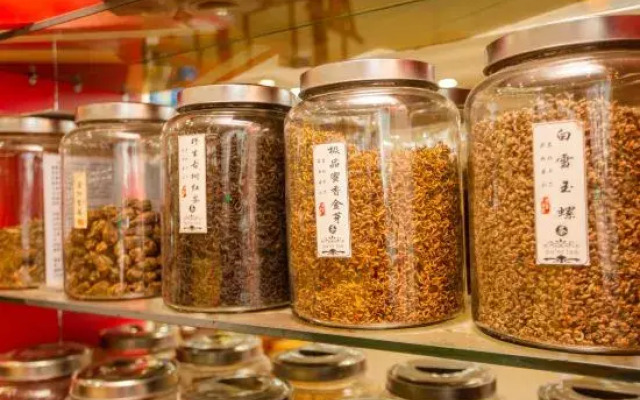 Qiubeijinghongdajiudian