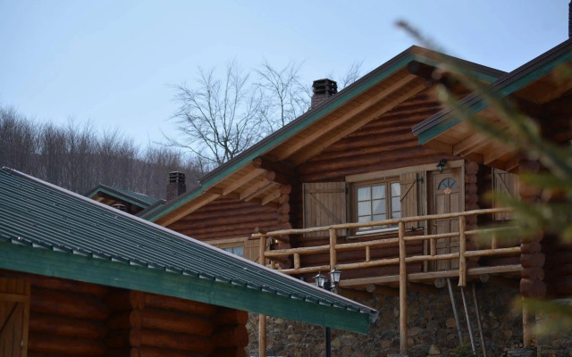 Sfendamos Wood Village