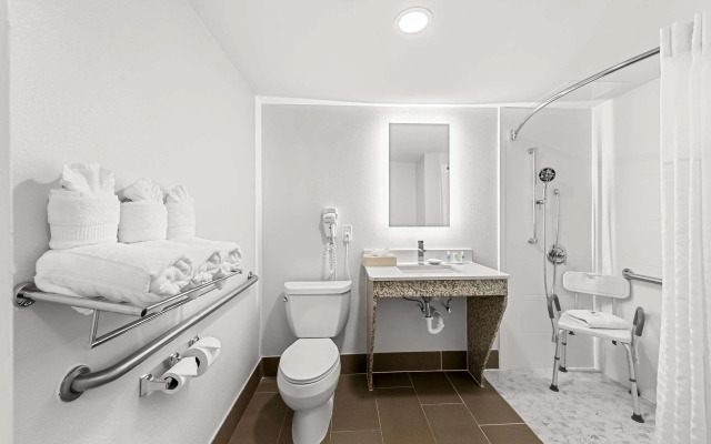 Comfort Inn & Suites Durham near Duke University