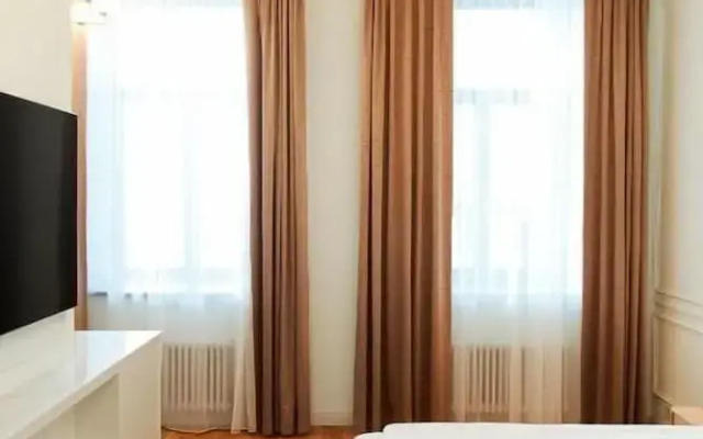 Roze Center Apartments