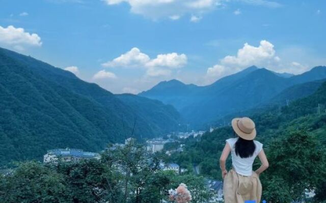 Yunfu Banshan Holiday Homestay