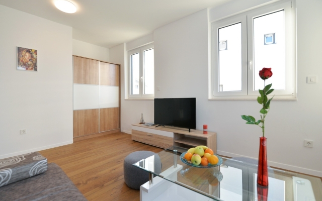 Apartment Nata - free parking A1 Murter, Island Murter