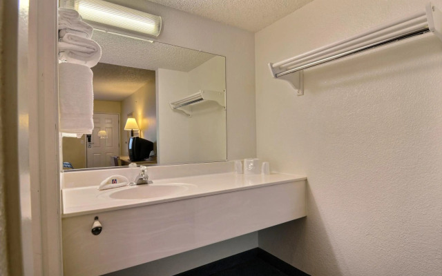 Motel 6 Seattle, WA - South