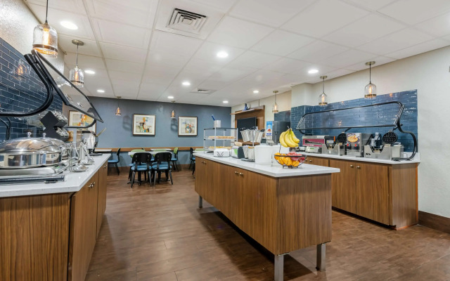 Best Western Plus Universal Inn