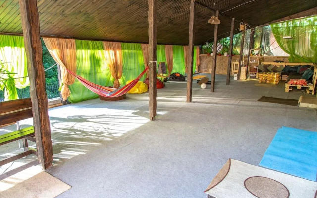 Yolki Art Hostel