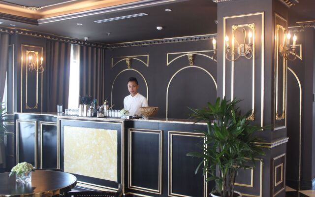 Monarque Hotel