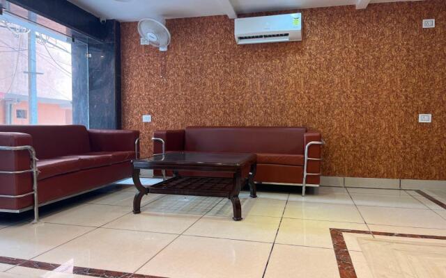 Collection O 92417 Hotel The Royal Tej Palace