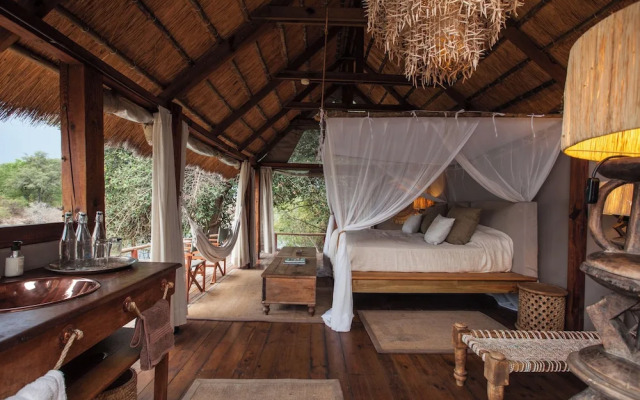 Sindabezi Island Camp