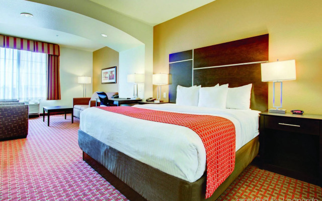 La Quinta Inn & Suites by Wyndham Denver Gateway Park