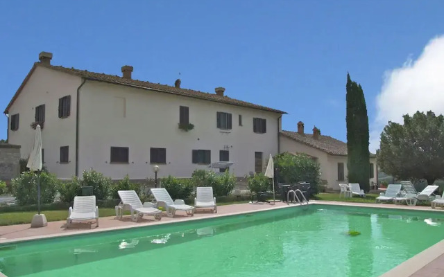 Modern Farmhouse in Pienza With Pool