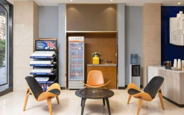 Yester Hotel (Yuxi Taobao Street Wanda Plaza)