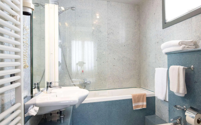 Jet Hotel, Sure Hotel Collection by Best Western