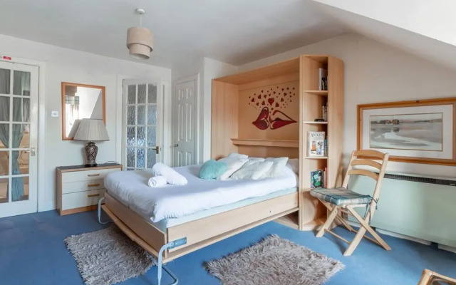 Cozy Apartment in Edinburgh near a Castle