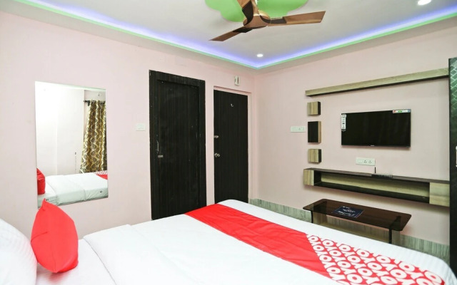 Red Velvet Inn by OYO