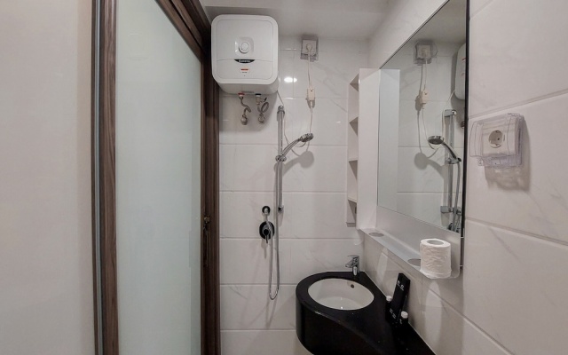 Nice And Comfort Studio Room At Sky House Bsd Apartment – Bathroom – Legok