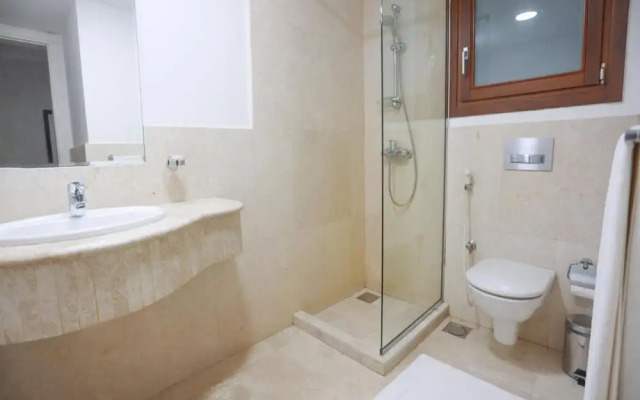 Tranquil Marina View Retreat