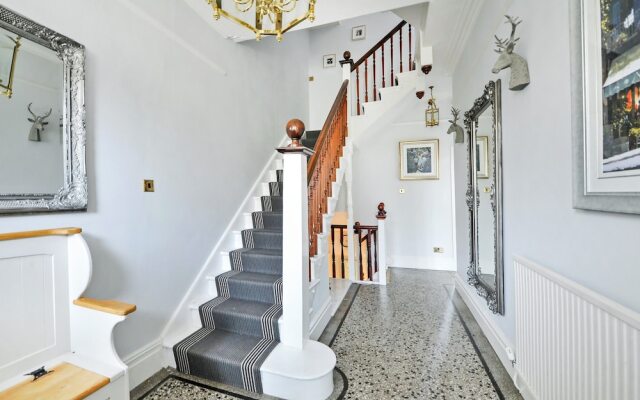 6 Bedroom Edwardian House in Bath