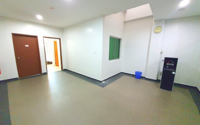 OYO 89715 CK Hotel