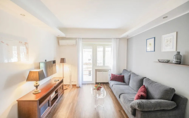 Lovely Design Apartment With Balcony