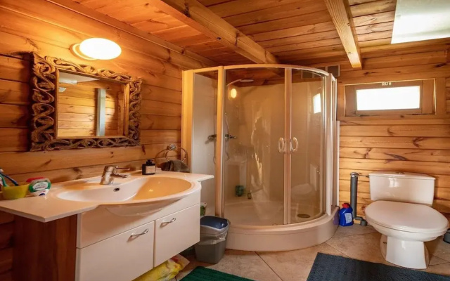 Forestside Chalet With Charm