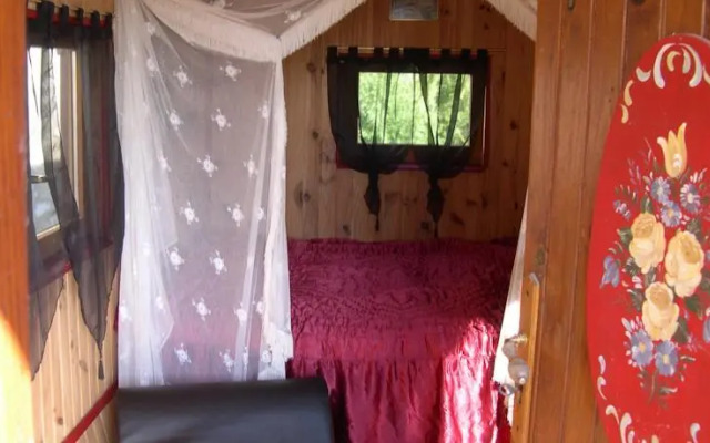 Khatoun Yourte & Roulotte