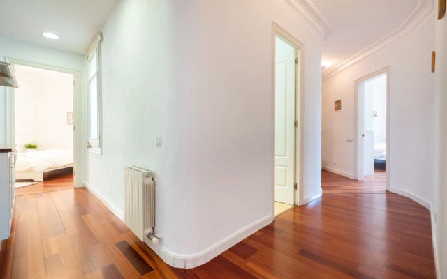 Stunning 4BR Apart in Sagrada Familia