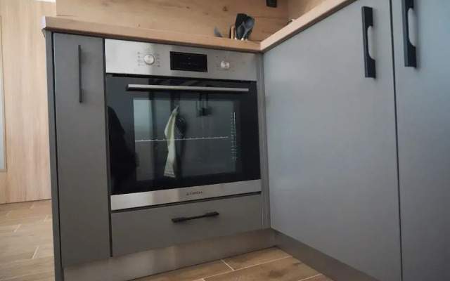 2 Bed Apt - Sleeps 4, Terrace & Pet Friendly