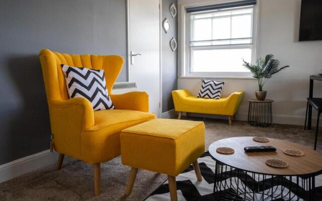 Bright Executive Apartment with Views of Solent