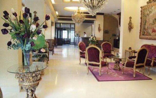 Royal Garden Hotel