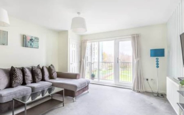 Modern 2 Bedroom Property in Stylish Complex