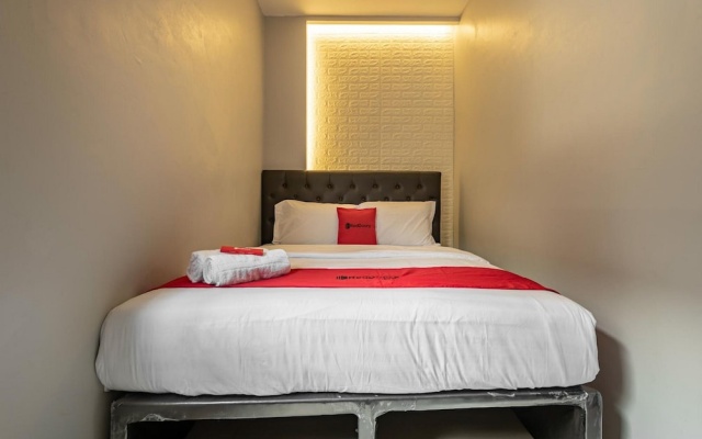 RedDoorz near Tanjung Duren 2 – Guest Rooms – Jakarta