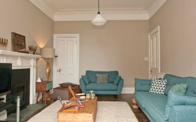 3 Bedroom Home In Bonnie Bruntsfield