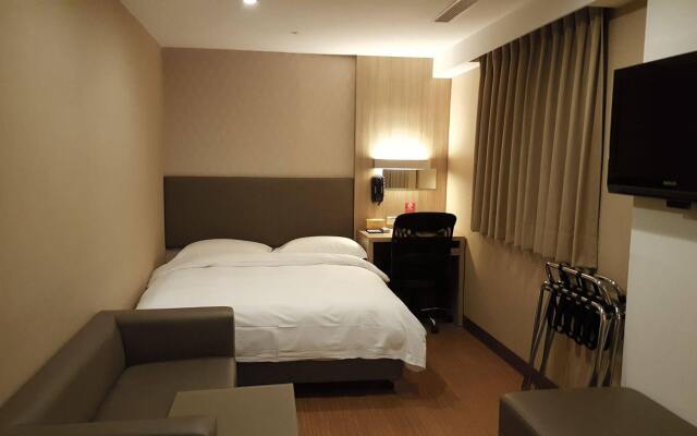 The Riverside Hotel International