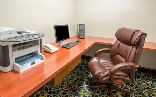 Holiday Inn Express Cleveland Airport - Brookpark by IHG