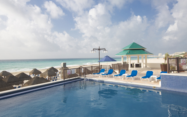 Seadust Cancún All Inclusive Family Resort