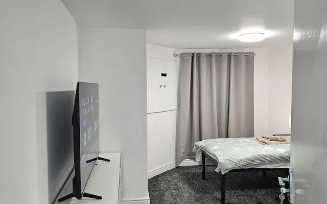 Basement Apartment Near City Centre