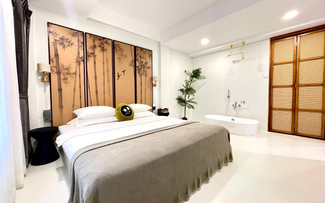 YOLO Bangkok Boutique Hotel