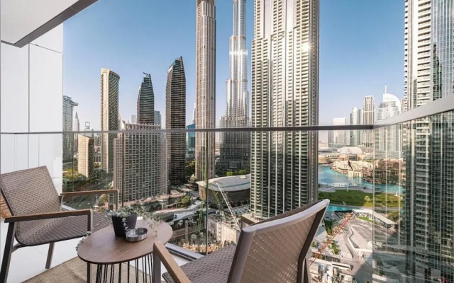 Burj Crown Lux Apartment by Dubai Mall
