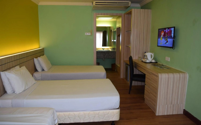 Bukit Merah Laketown Resort