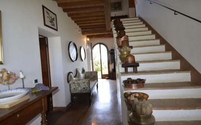 Pleasant Villa In Valiano With Terrace, Garden, Sun-Loungers