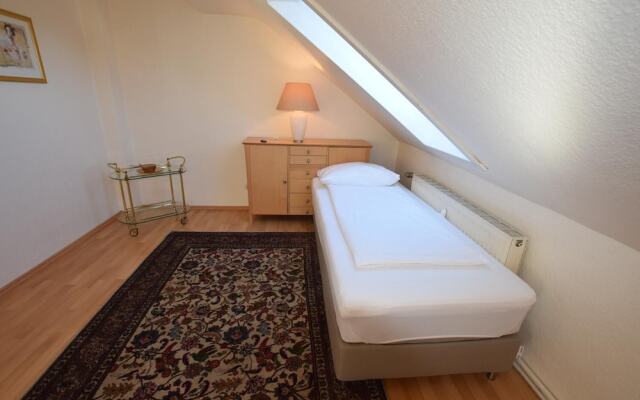 Tolstov-Hotels Generous 3 Room Apartment