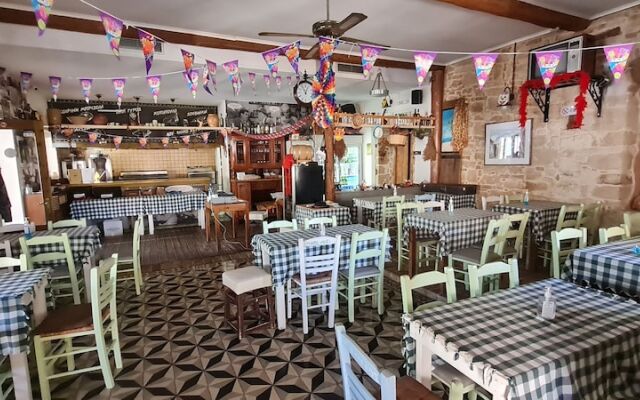 Anemomylos Lefkimmi Luxus Suites Hotel