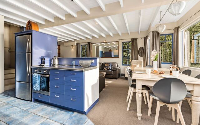 Sunny Lakeview Villa
