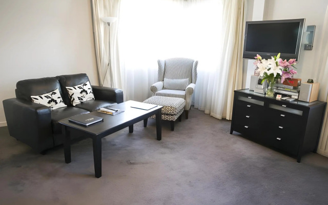 Modern Queenstown Apartment & Great Lake Views